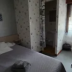 Des Touristes Hotel