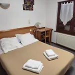 ホテル Des Touristes 2*
