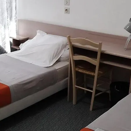 Des Touristes Hotel
