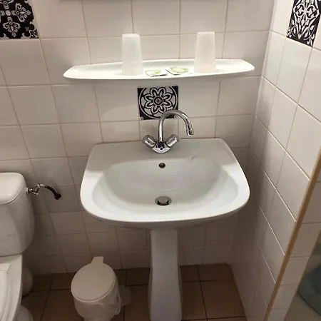 Des Touristes Hotel 2*