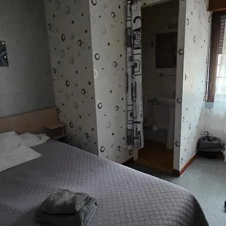 Des Touristes Szálloda