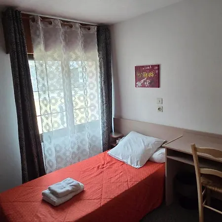 Des Touristes Hotel 2*