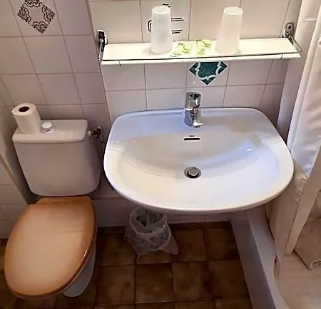 Des Touristes Szálloda