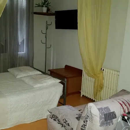 Des Touristes Hotel
