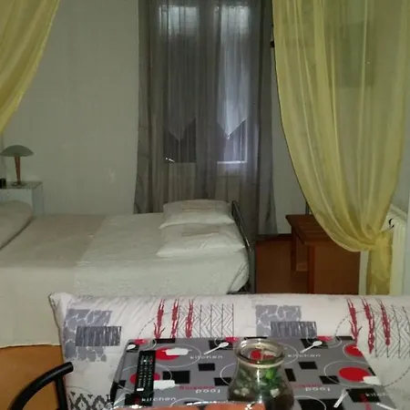Des Touristes Hotel 2*